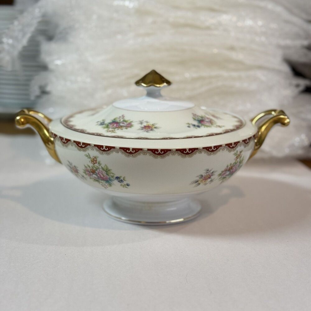 Royal Embassy China Covered Casserole‎ Dish RUTLAND Japan Footed